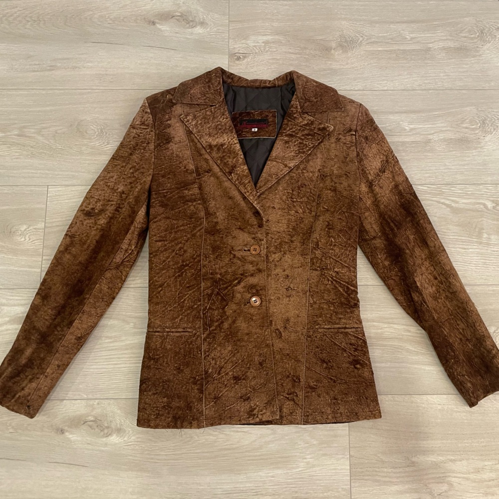 Brown Suede Blazer with Notched Lapel and Tailored Fit